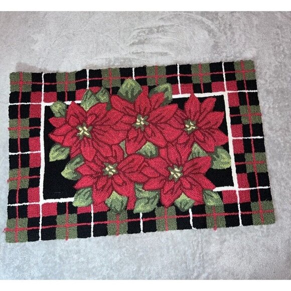 Christmas Poinsettia Hand Hooked Runner Rug 31" x 20" - Picture 3 of 12